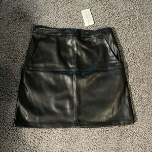 Faux leather mini skirt with side pockets and zipper closure! NWT